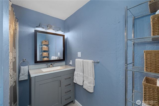221 N Trail Head Loop, Lilliwaup, WA 98555