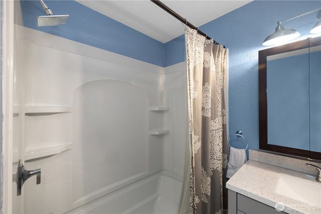 221 N Trail Head Loop, Lilliwaup, WA 98555