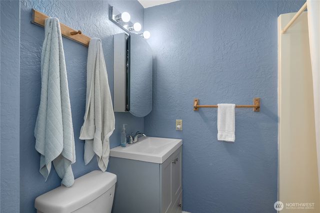 221 N Trail Head Loop, Lilliwaup, WA 98555