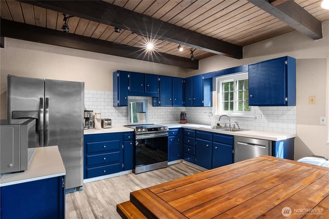 221 N Trail Head Loop, Lilliwaup, WA 98555
