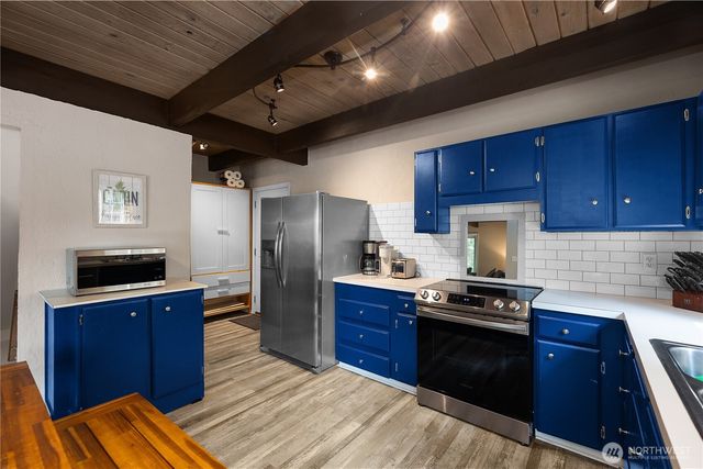 221 N Trail Head Loop, Lilliwaup, WA 98555