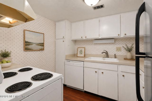 4306 PLAZA GATE Lane S 201, Jacksonville, FL 32217