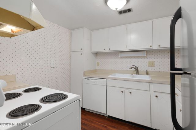4306 PLAZA GATE Lane S 201, Jacksonville, FL 32217