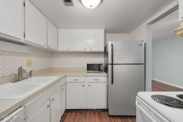 4306 PLAZA GATE Lane S 201, Jacksonville, FL 32217