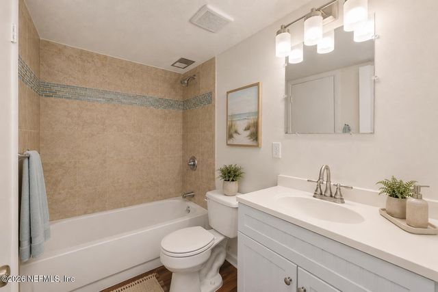 4306 PLAZA GATE Lane S 201, Jacksonville, FL 32217