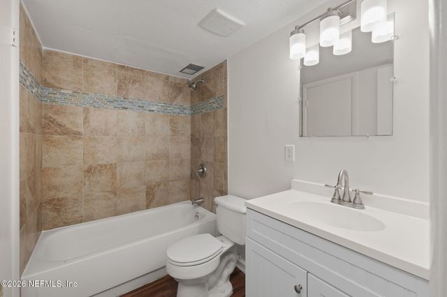 4306 PLAZA GATE Lane S 201, Jacksonville, FL 32217