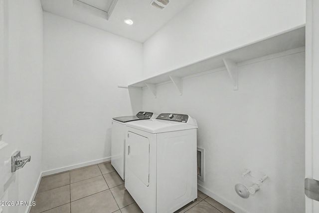 16036 W DESERT HOLLOW Drive, Surprise, AZ 85387