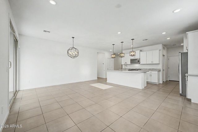 16036 W DESERT HOLLOW Drive, Surprise, AZ 85387