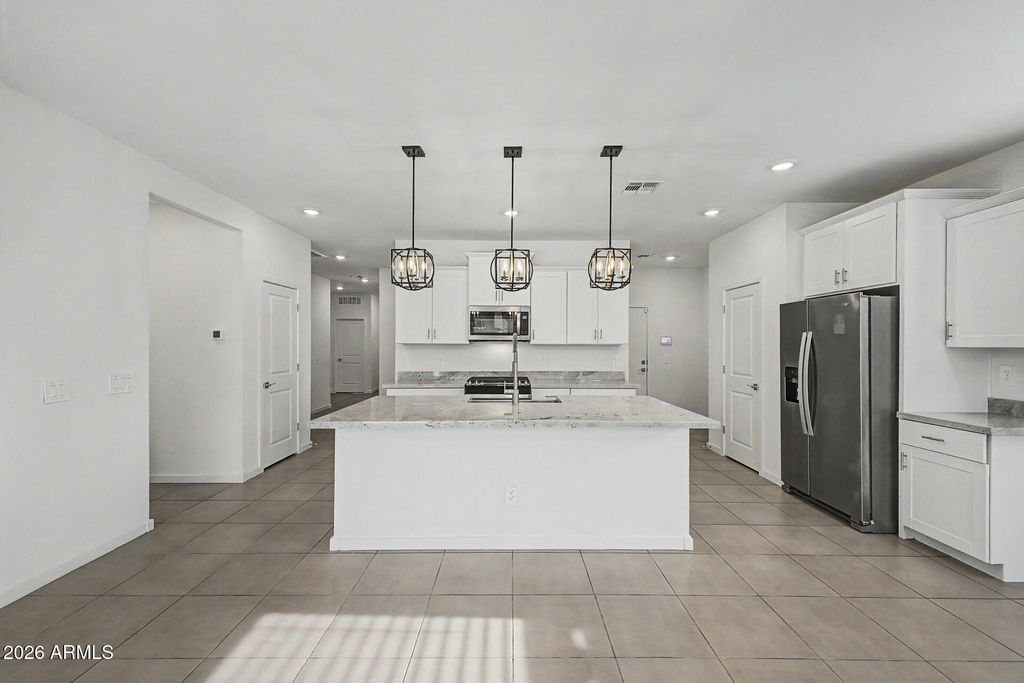 16036 W DESERT HOLLOW Drive, Surprise, AZ 85387