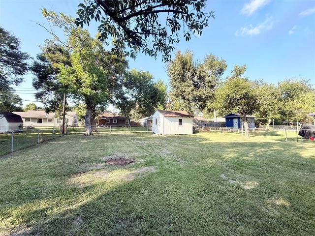 913 Wimberly Street, Angleton, TX 77515