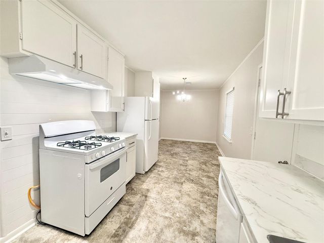 913 Wimberly Street, Angleton, TX 77515