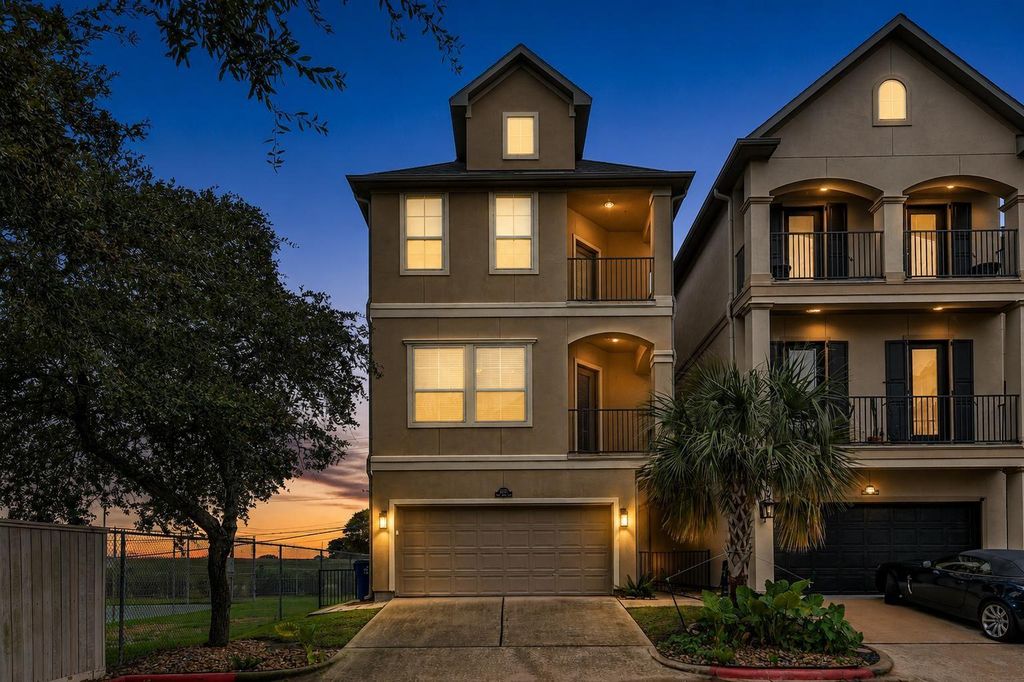 18721 Egret Oaks Lane, Webster, TX 77058
