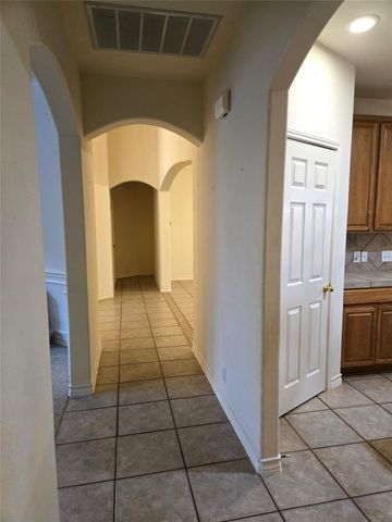 423 E Vista RDG, San Antonio, TX 78260