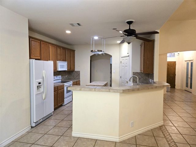 423 E Vista RDG, San Antonio, TX 78260