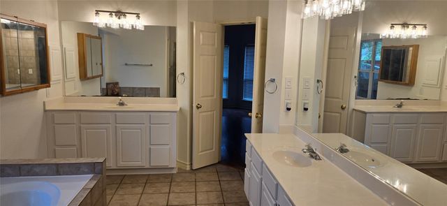 423 E Vista RDG, San Antonio, TX 78260