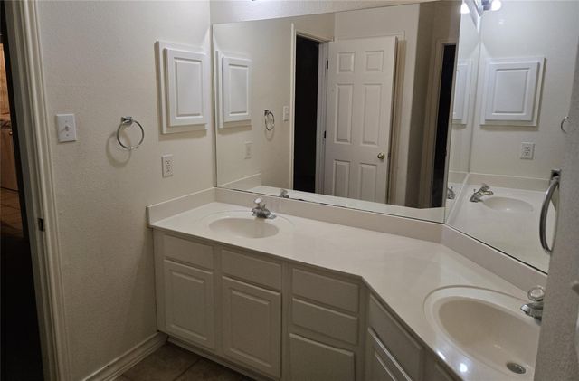 423 E Vista RDG, San Antonio, TX 78260