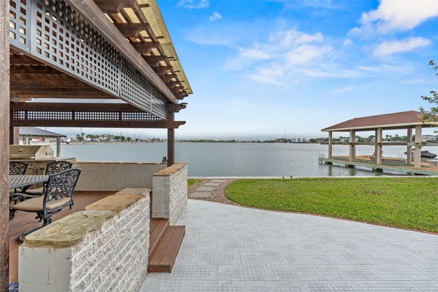 36 S Shore Drive, Galveston, TX 77551