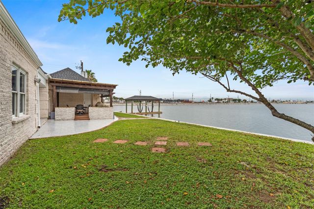 36 S Shore Drive, Galveston, TX 77551
