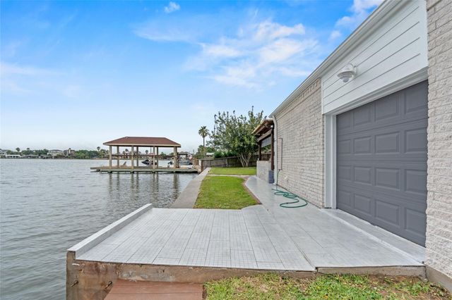 36 S Shore Drive, Galveston, TX 77551