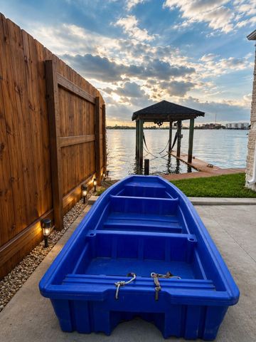 36 S Shore Drive, Galveston, TX 77551