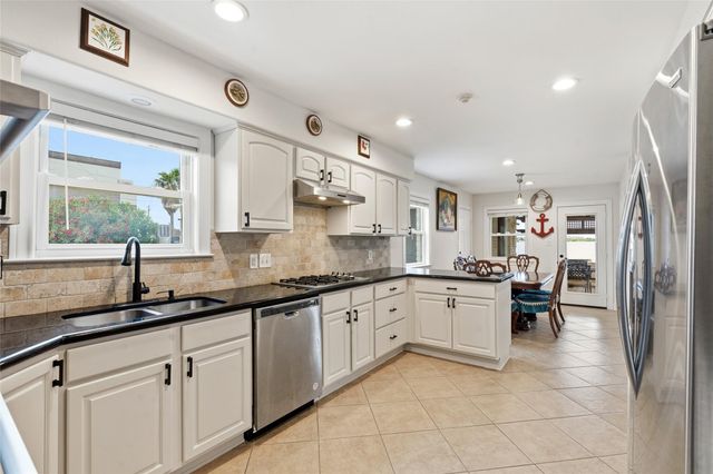 36 S Shore Drive, Galveston, TX 77551