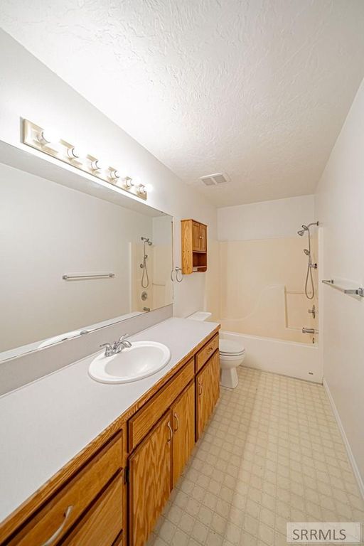 Image 12 of property listing at 730 Clarence Drive, Idaho Falls, ID 83402