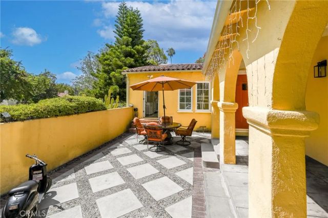 1102 Olmsted Drive, Glendale, CA 91202