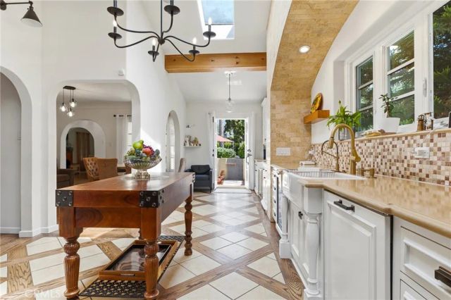 1102 Olmsted Drive, Glendale, CA 91202
