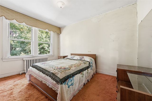 2406 Pioneer Avenue, Brookline, PA 15226
