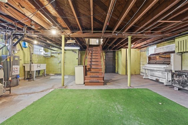 2406 Pioneer Avenue, Brookline, PA 15226