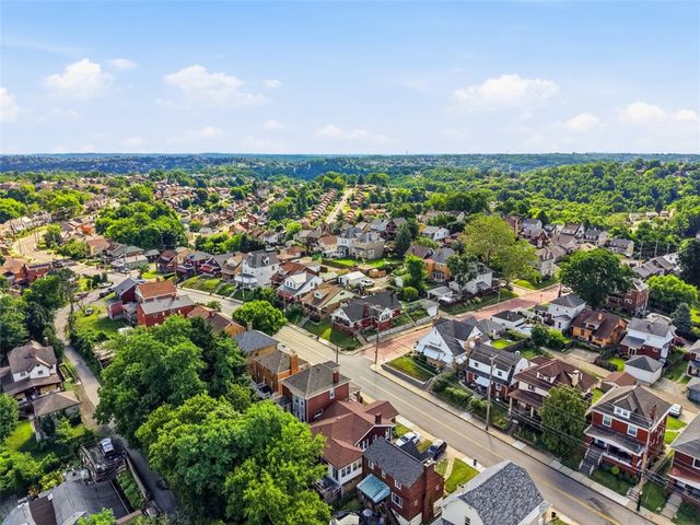 2406 Pioneer Avenue, Brookline, PA 15226