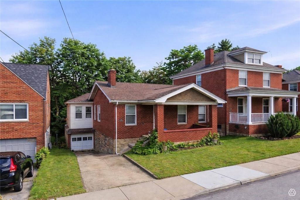 2406 Pioneer Avenue, Brookline, PA 15226