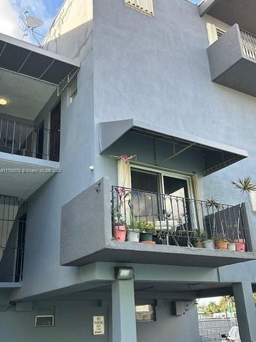 6580 W Flagler St 202, Miami, FL 33144