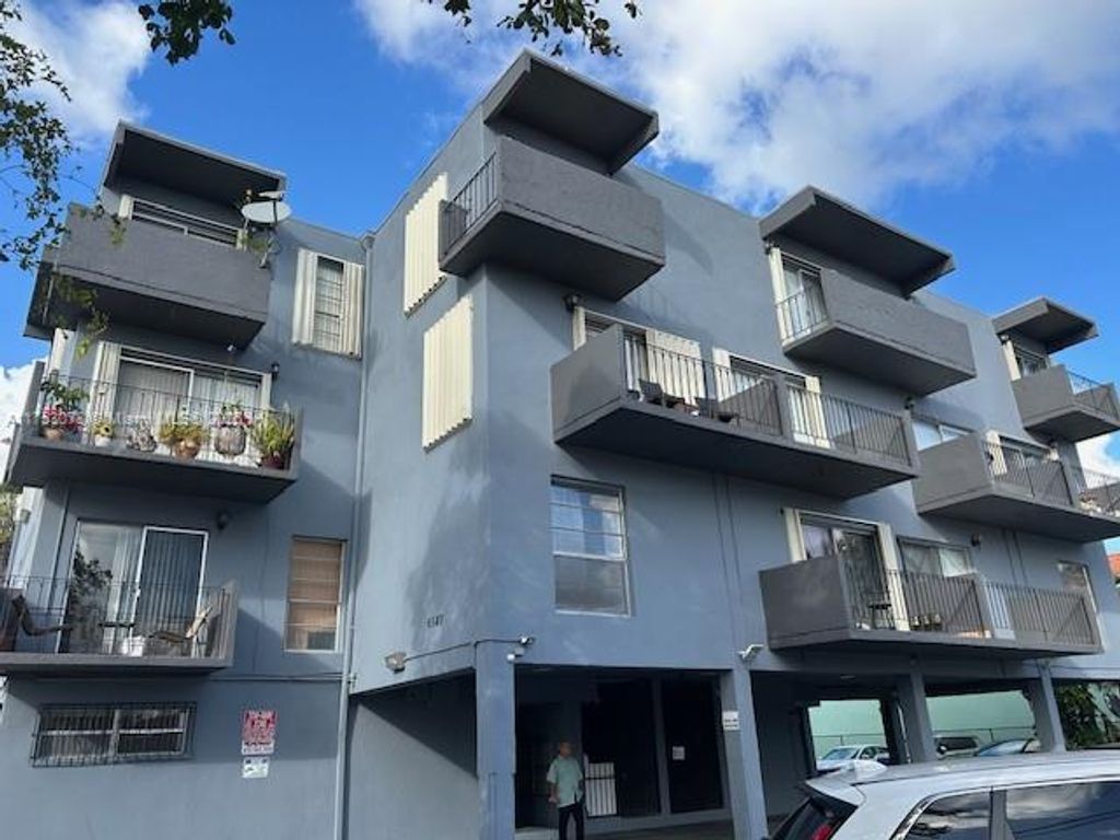 6580 W Flagler St 202, Miami, FL 33144