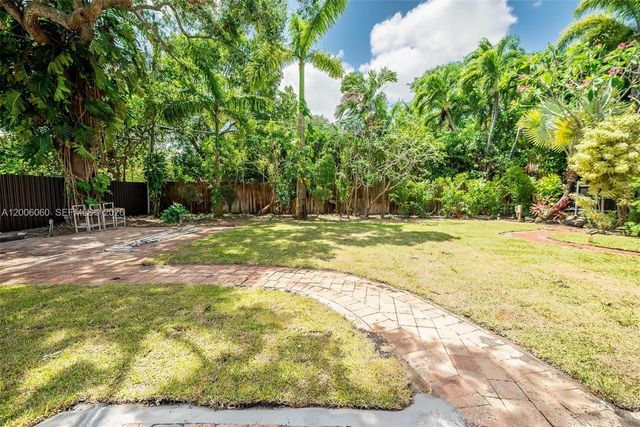 11222 NE 9th Ave, Biscayne Park, FL 33161