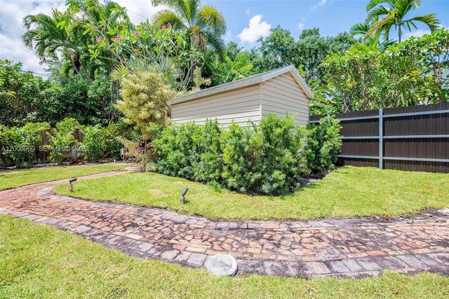 11222 NE 9th Ave, Biscayne Park, FL 33161