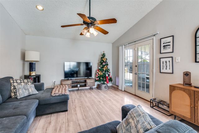 1415 Colonnade Drive, Arlington, TX 76018