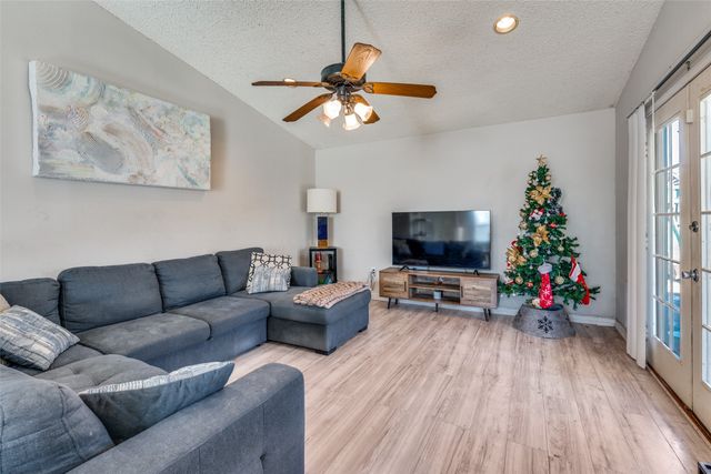 1415 Colonnade Drive, Arlington, TX 76018