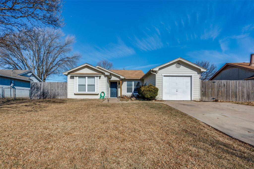 1415 Colonnade Drive, Arlington, TX 76018