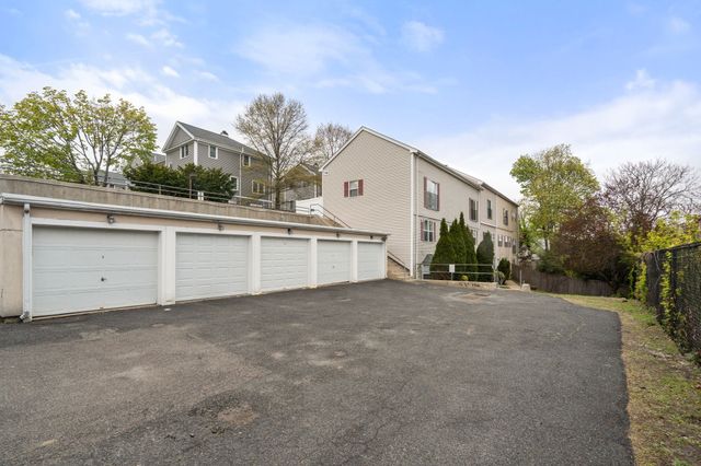 110 Coolidge Hill Rd 2, Watertown, MA 02472