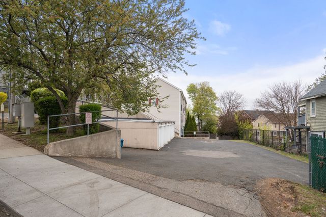110 Coolidge Hill Rd 2, Watertown, MA 02472