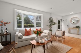 110 Coolidge Hill Rd 2, Watertown, MA 02472