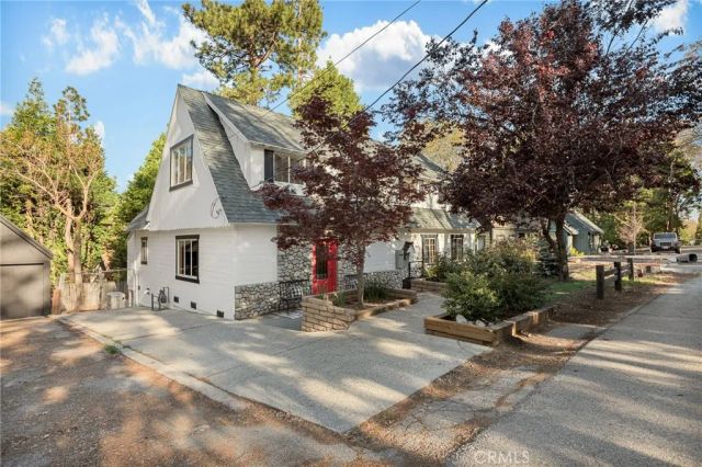 230 Hemlock Drive, Lake Arrowhead, CA 92352