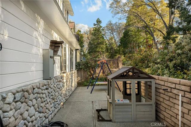 230 Hemlock Drive, Lake Arrowhead, CA 92352