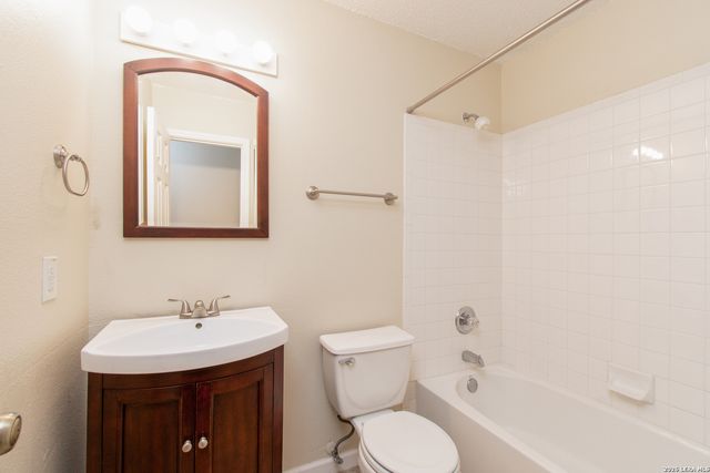 851 CAMEL BACK DR, New Braunfels, TX 78130