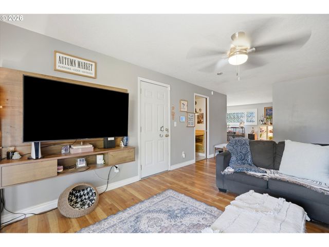 2321 Se SPRUCE St, Hillsboro, OR 97123