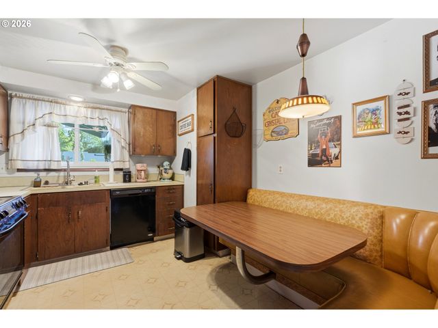 2321 Se SPRUCE St, Hillsboro, OR 97123