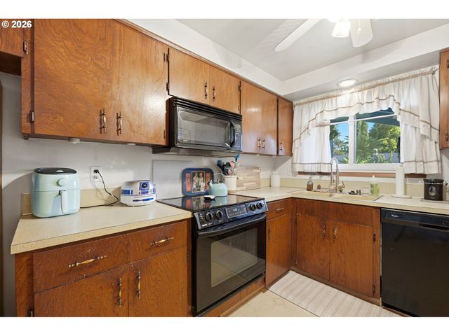 2321 Se SPRUCE St, Hillsboro, OR 97123
