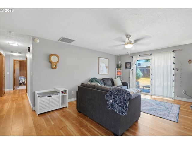 2321 Se SPRUCE St, Hillsboro, OR 97123