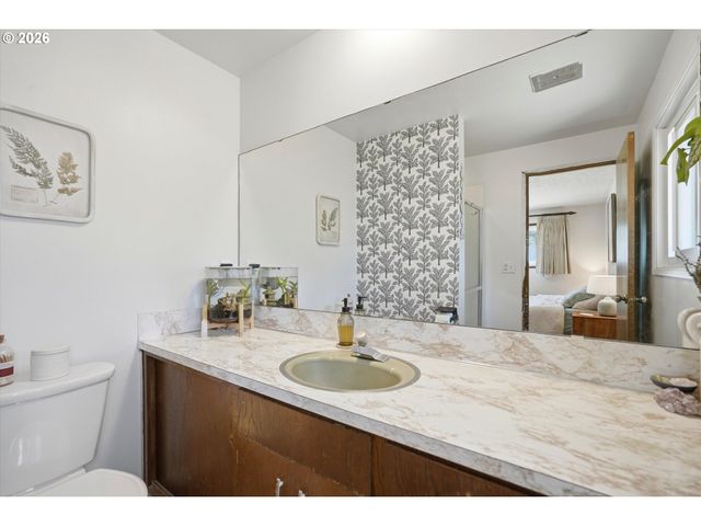 2321 Se SPRUCE St, Hillsboro, OR 97123